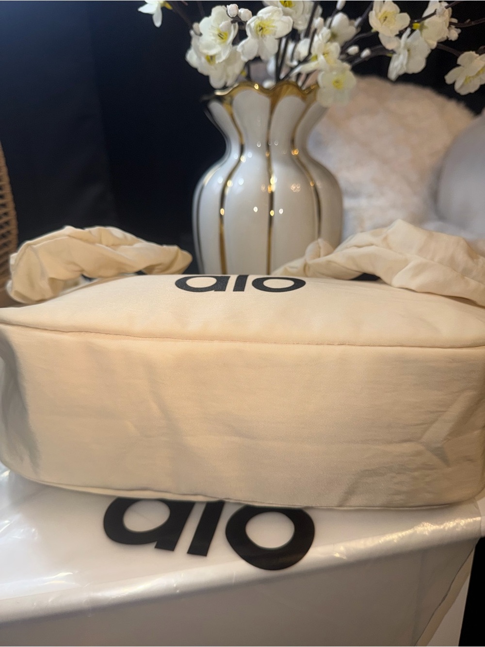 ALO YOGA Cream Shoulder/Crossbody Bag with Ruched Strap - Picture 13 of 16